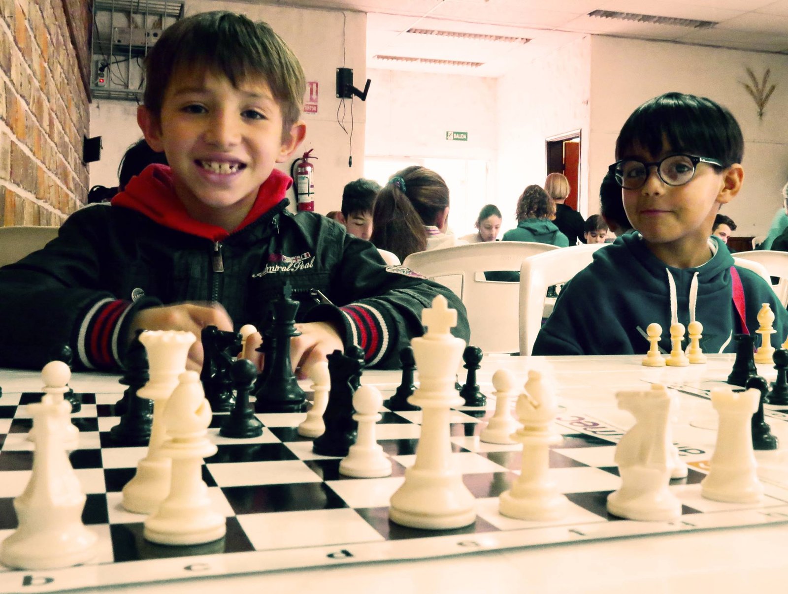 Clase de Ajedrez en Club Colonia